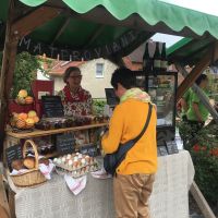 Voransicht: Der erste Regionalmarkt am Bahnhof Rottenbach, einem Projekt der IBA Thüringen, organisiert durch EwiglebenmitGenuss