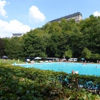 Voransicht: Das schönste Naturbad: In Schwarzburg mit Blick auf Schloss Schwarzburg